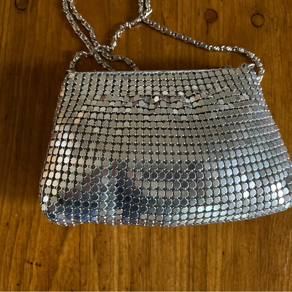 ๐ Last Call - Vintage Silver Mesh Metal Evening Bag - Picture 2 of 12